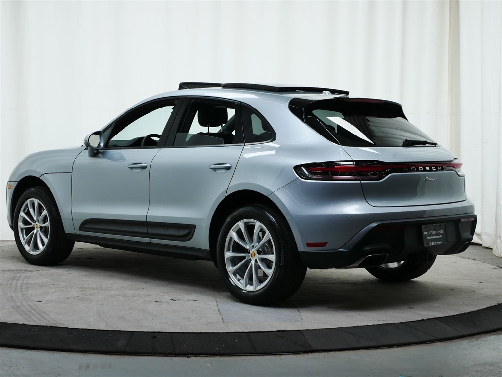 2025 Porsche Macan T photo 2
