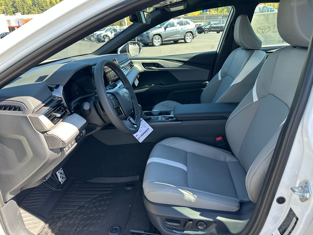 2026 Toyota Camry SE photo 13