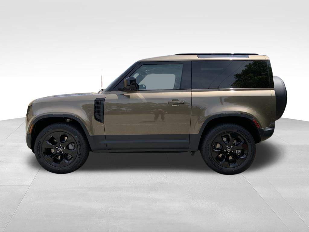 2025 Land Rover Defender 90 S photo 3
