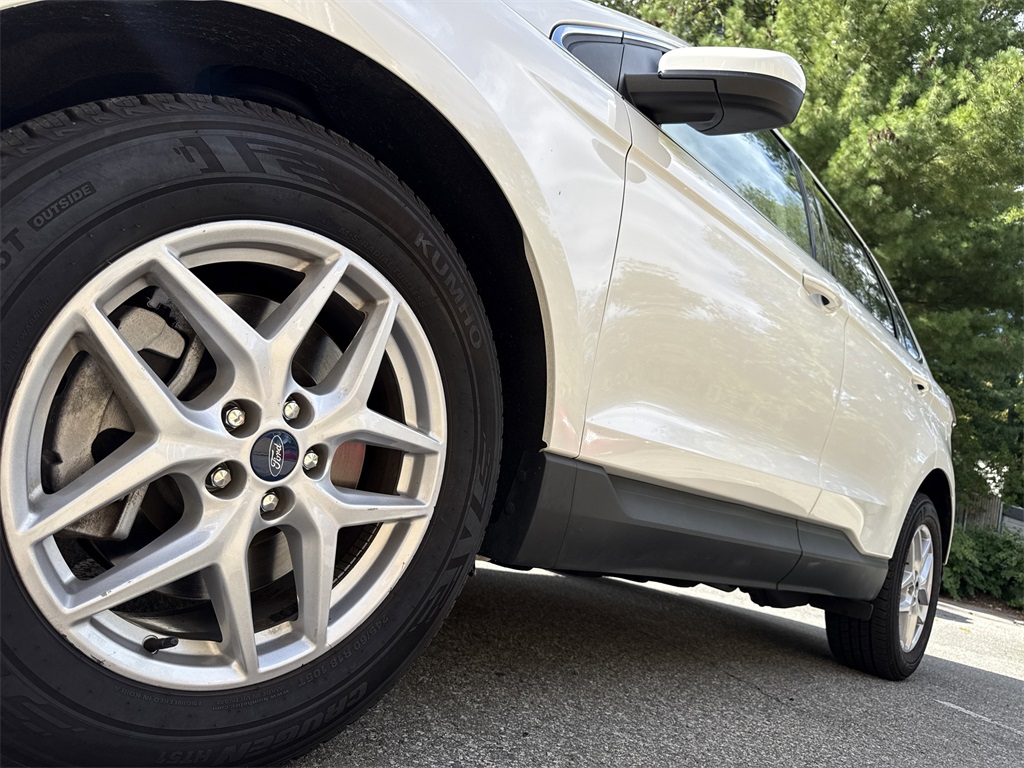 2022 Ford Edge SEL photo 10