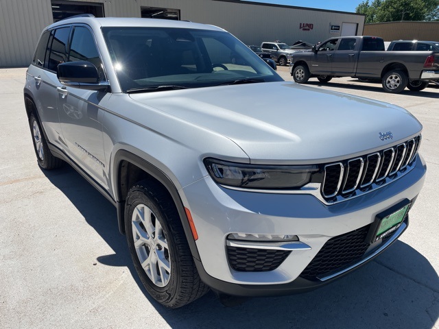 2024 Jeep Grand Cherokee Limited photo 3
