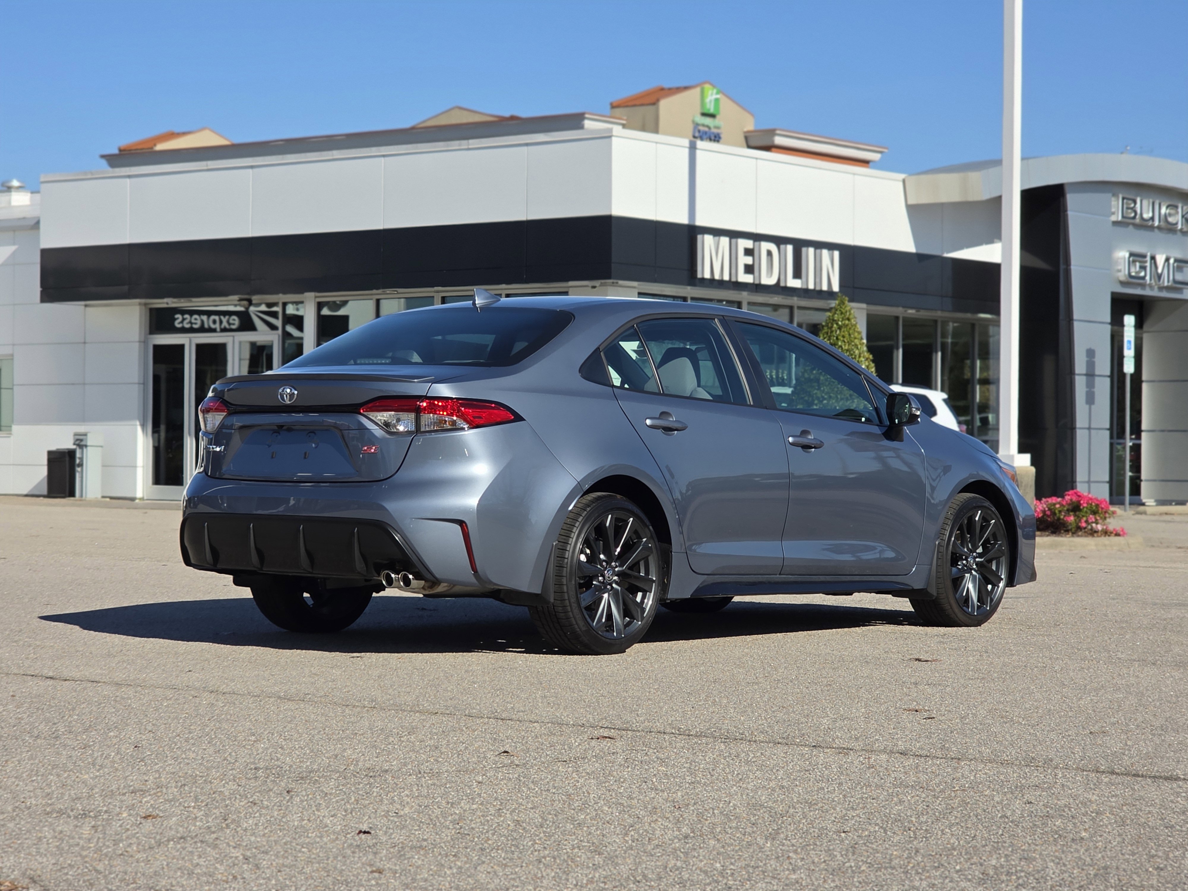 2025 Toyota Corolla SE photo 3