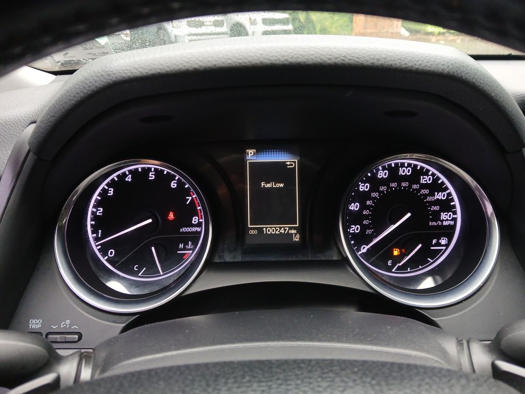 2020 Toyota Camry SE photo 15