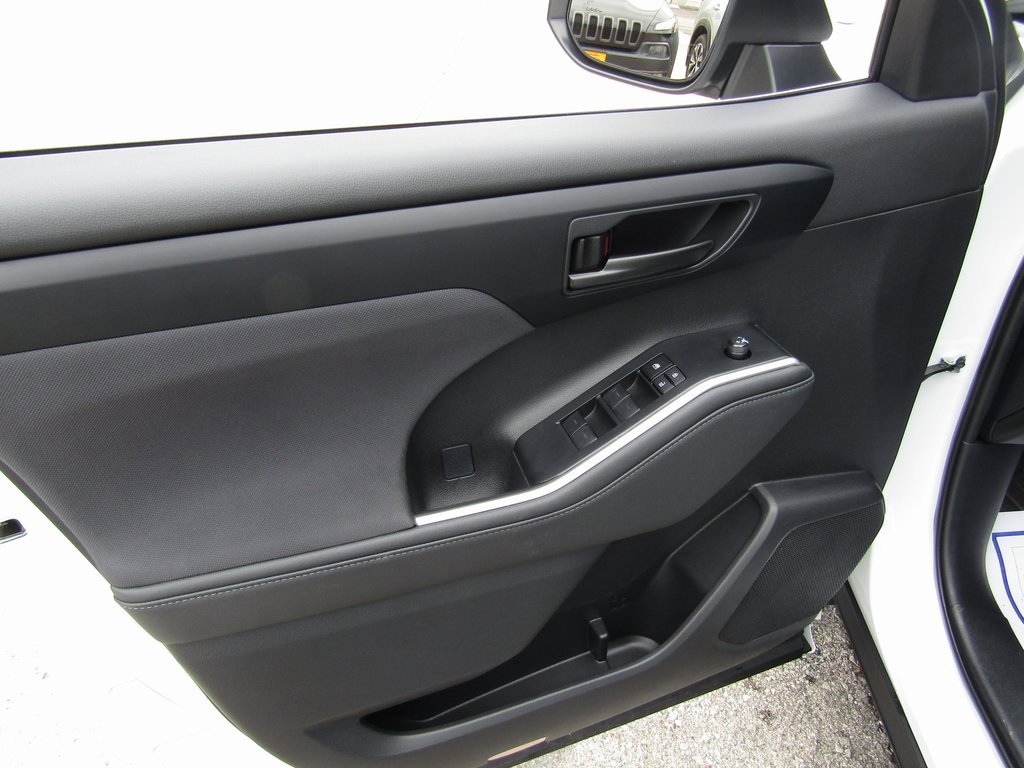 2024 Toyota Highlander LE photo 15