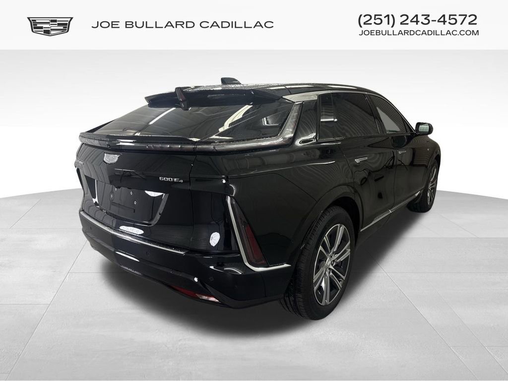2025 Cadillac Lyriq Luxury photo 2