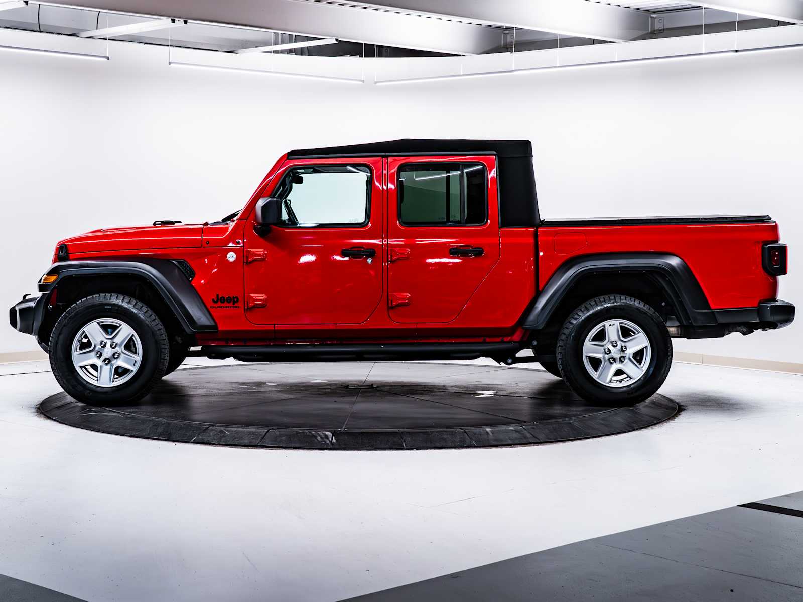 Image of Pre-Owned 2020 Jeep Gladiator Sport
