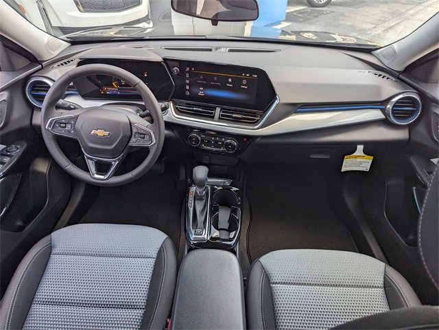2025 Chevrolet Trax LT photo 9