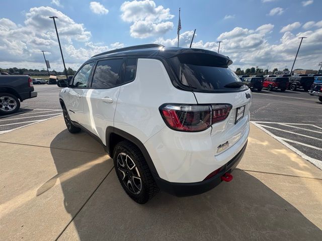 2024 Jeep Compass Trailhawk photo 2