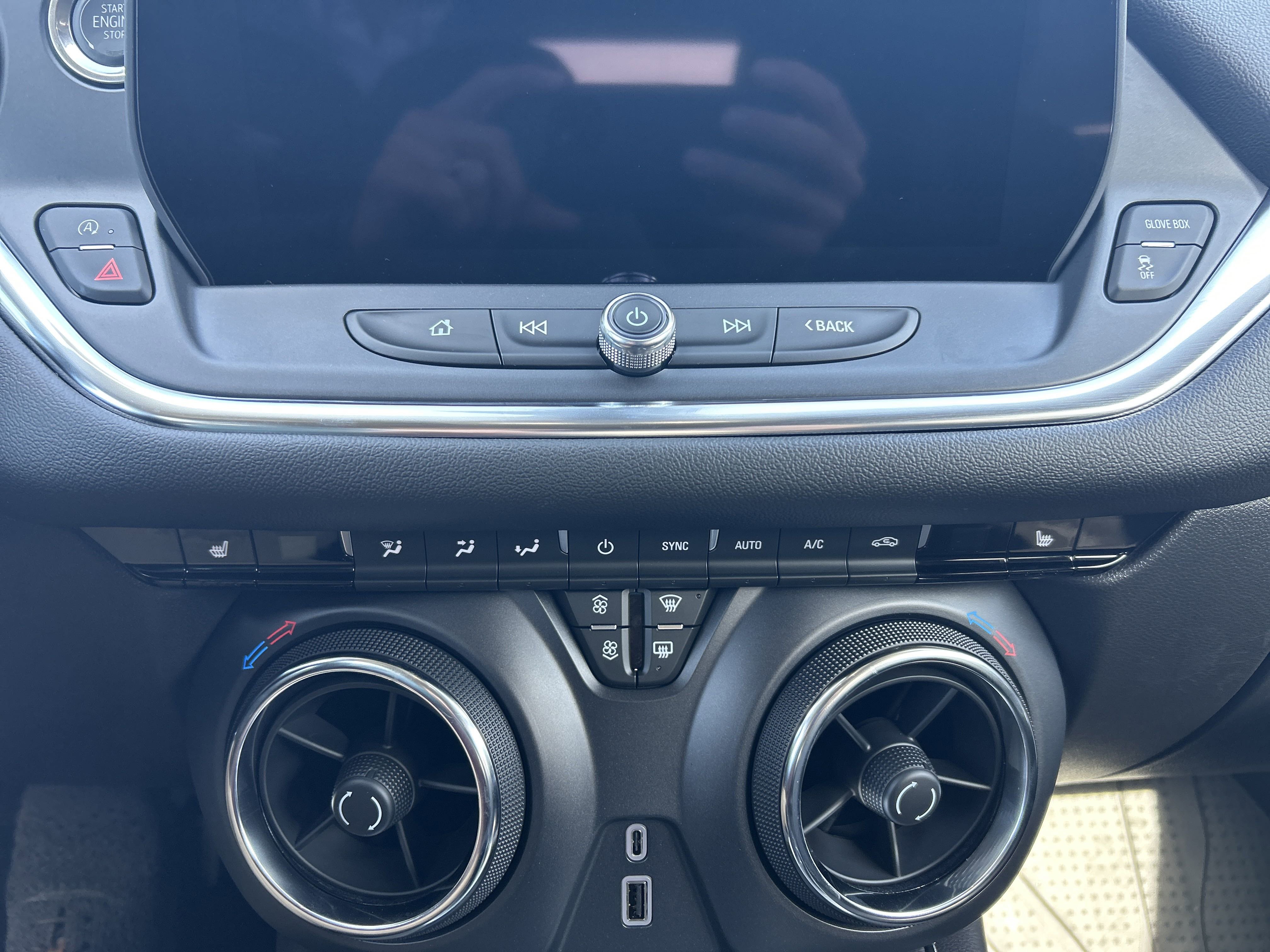 2025 Chevrolet Blazer 2LT photo 2