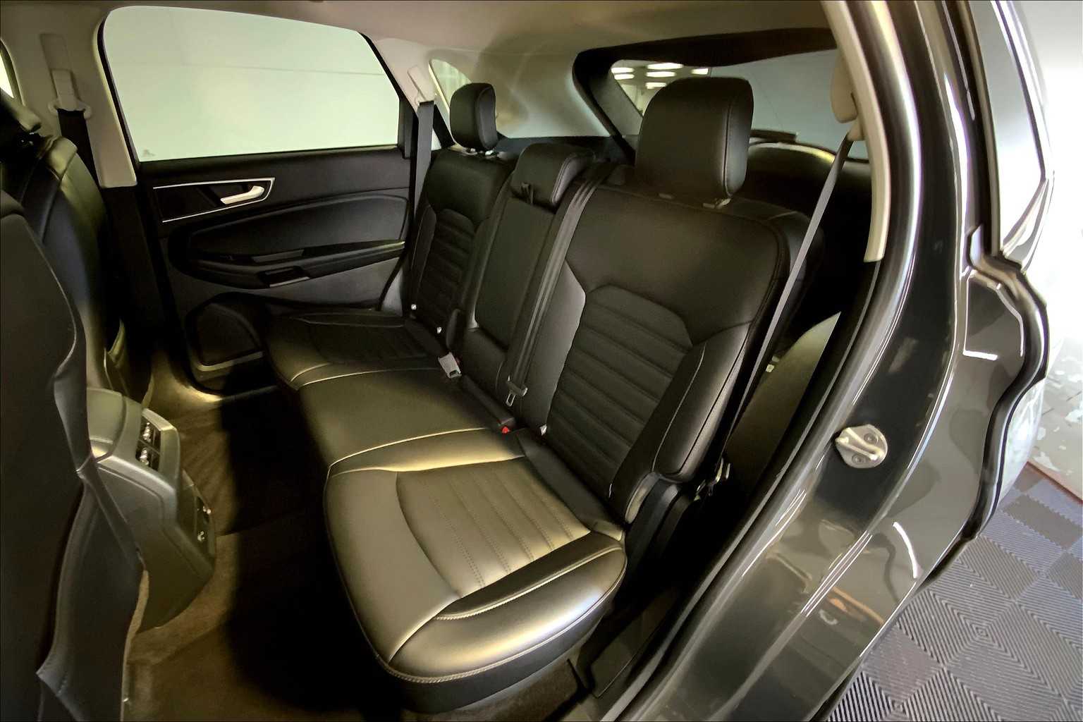 2021 Ford Edge SEL photo 20