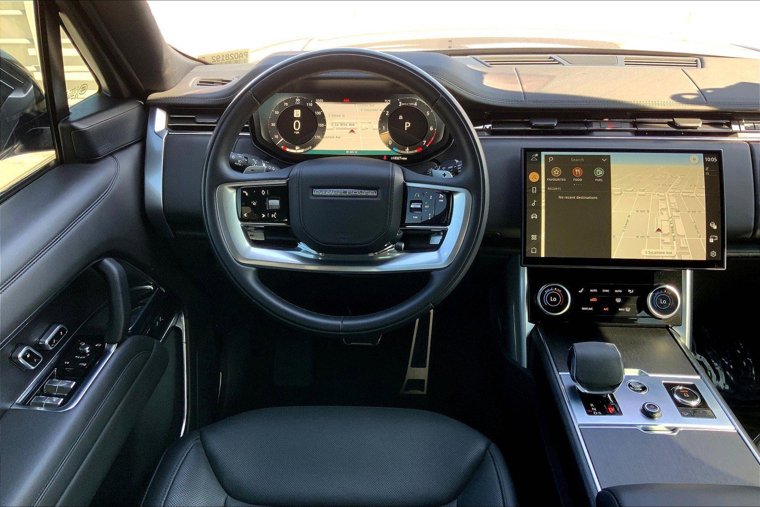 2023 Land Rover Range Rover SE photo 3