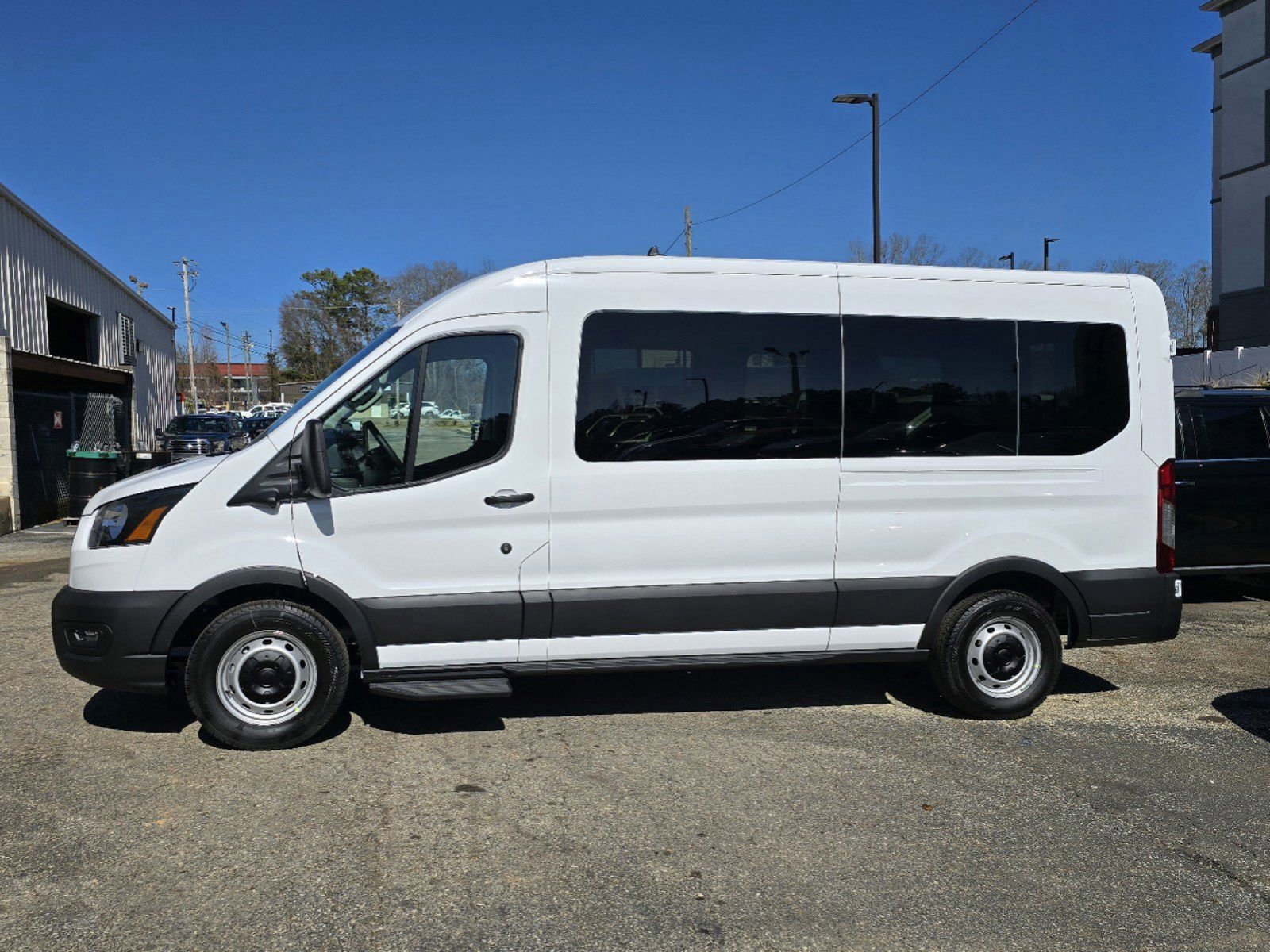 2024 Ford Transit Passenger XL photo 4