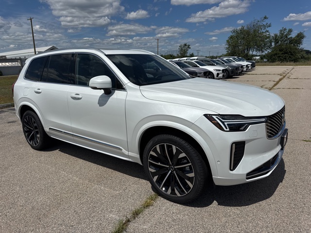 2026 Volvo XC90 Plus's photo