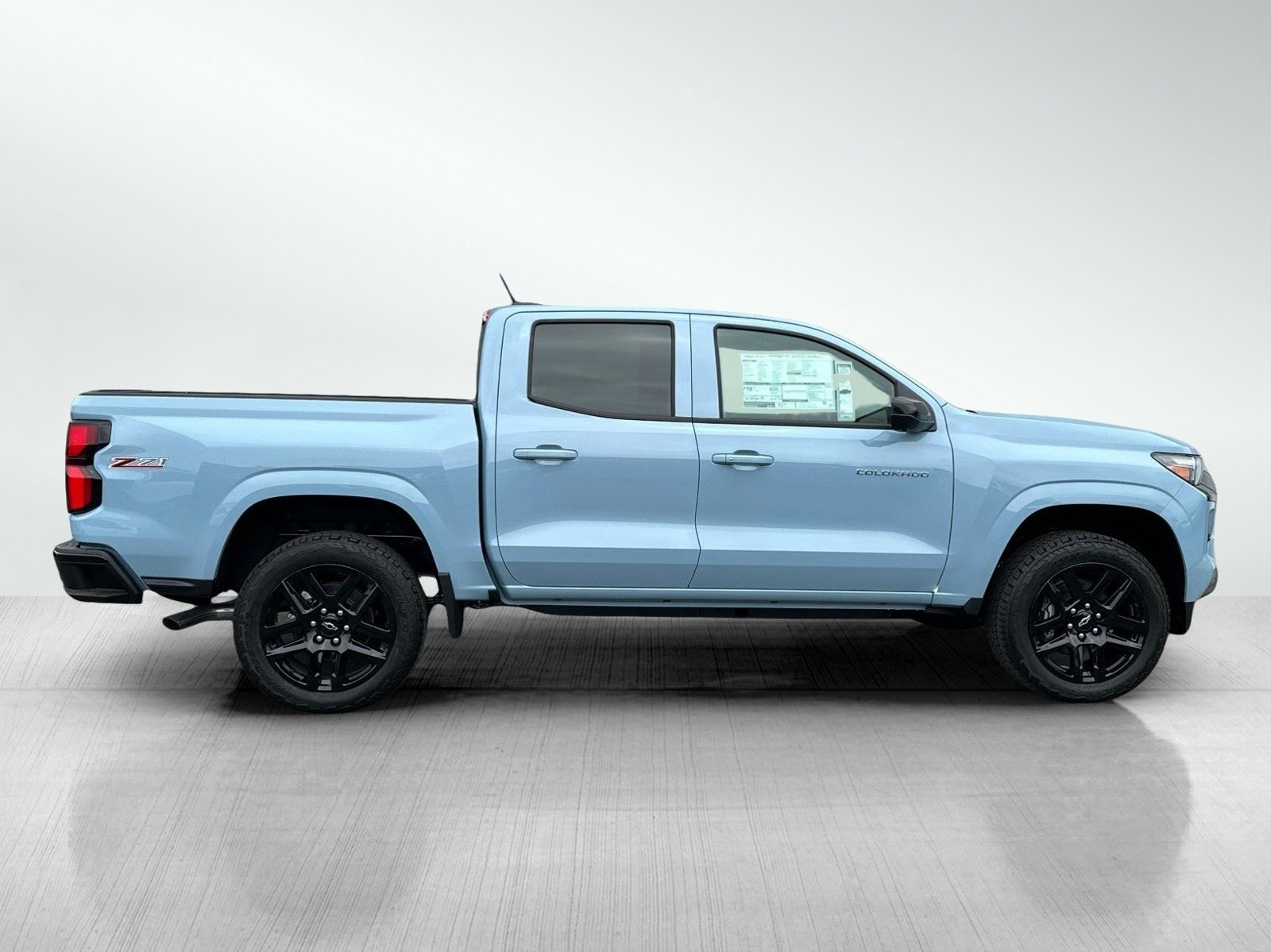 2025 Chevrolet Colorado Z71 photo 3