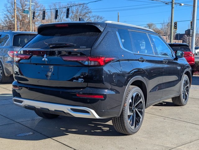 2025 Mitsubishi Outlander SEL photo 3