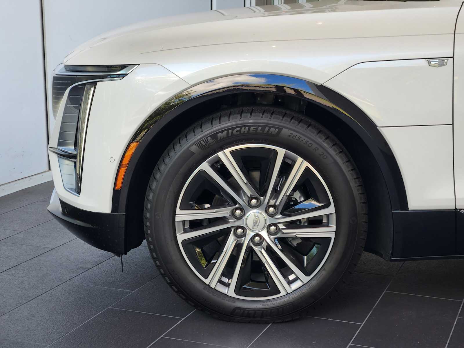 2025 Cadillac Lyriq Luxury photo 5