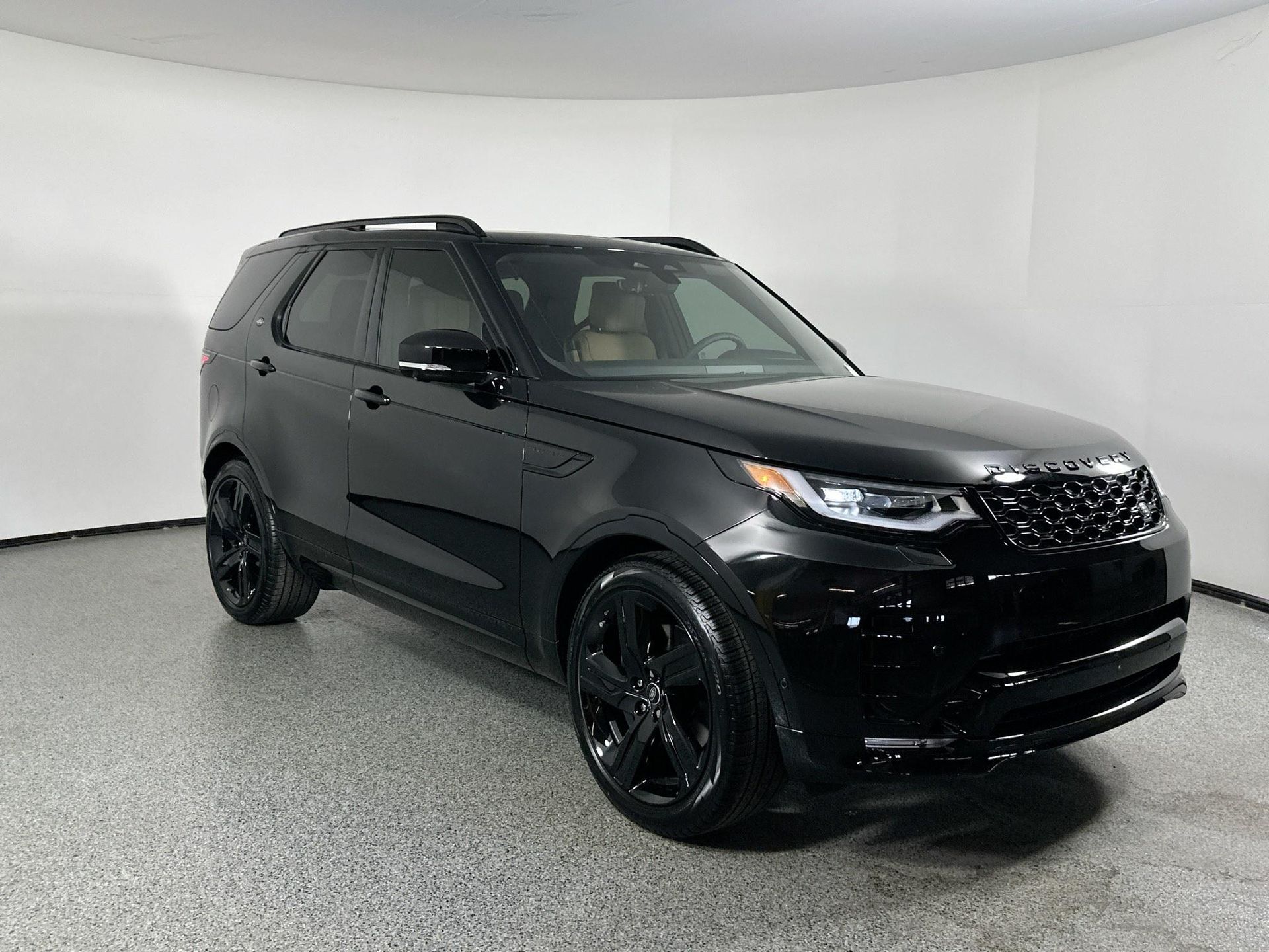 2025 Land Rover Discovery SE photo 3