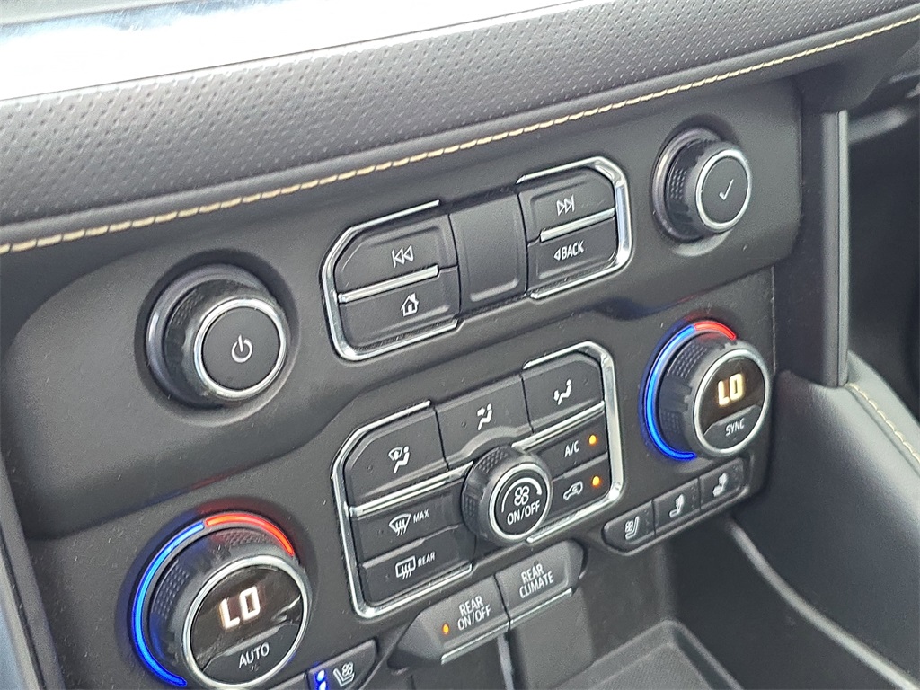 2021 Chevrolet Suburban Premier photo 34