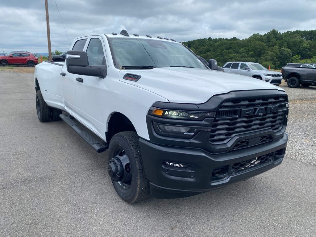 2025 Ram 3500 Tradesman photo 3