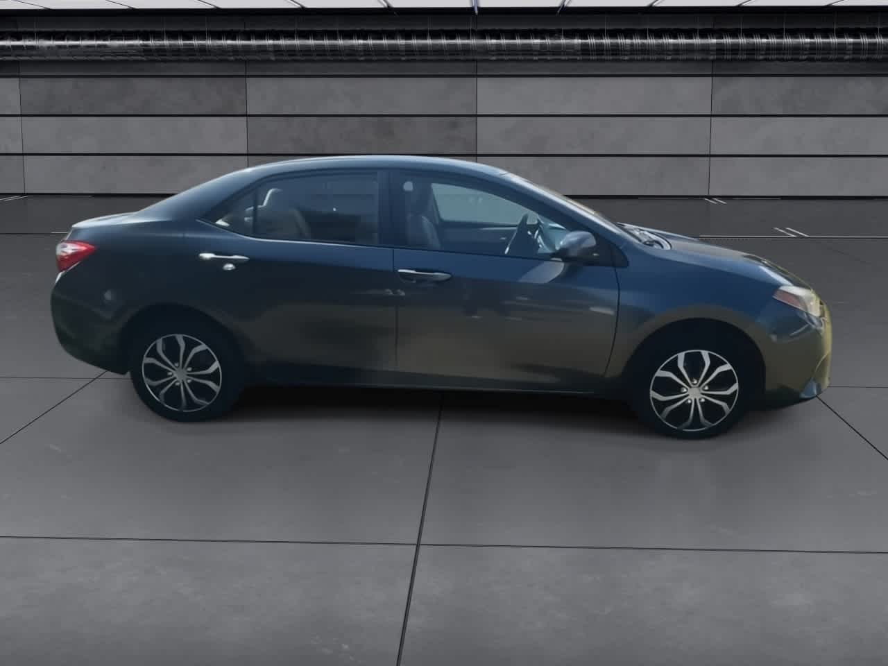2016 Toyota Corolla LE photo 9