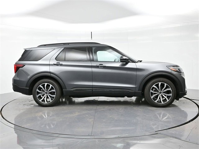 2025 Ford Explorer ST-Line photo 8