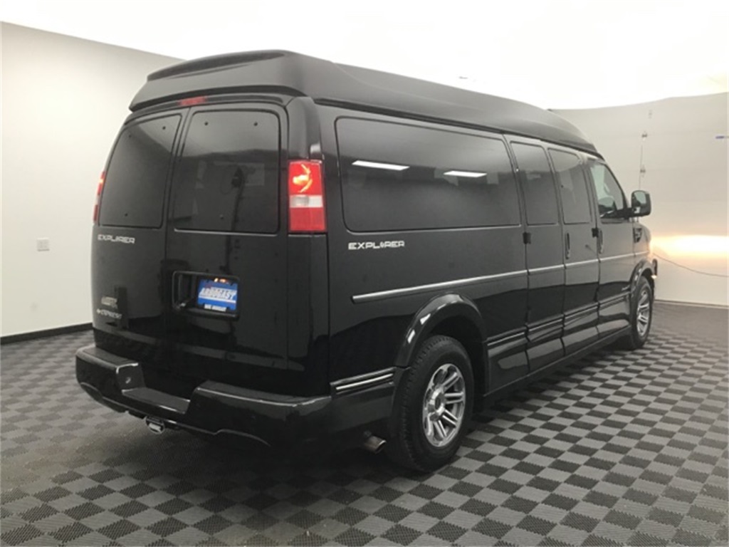 2021 Chevrolet Express photo 3