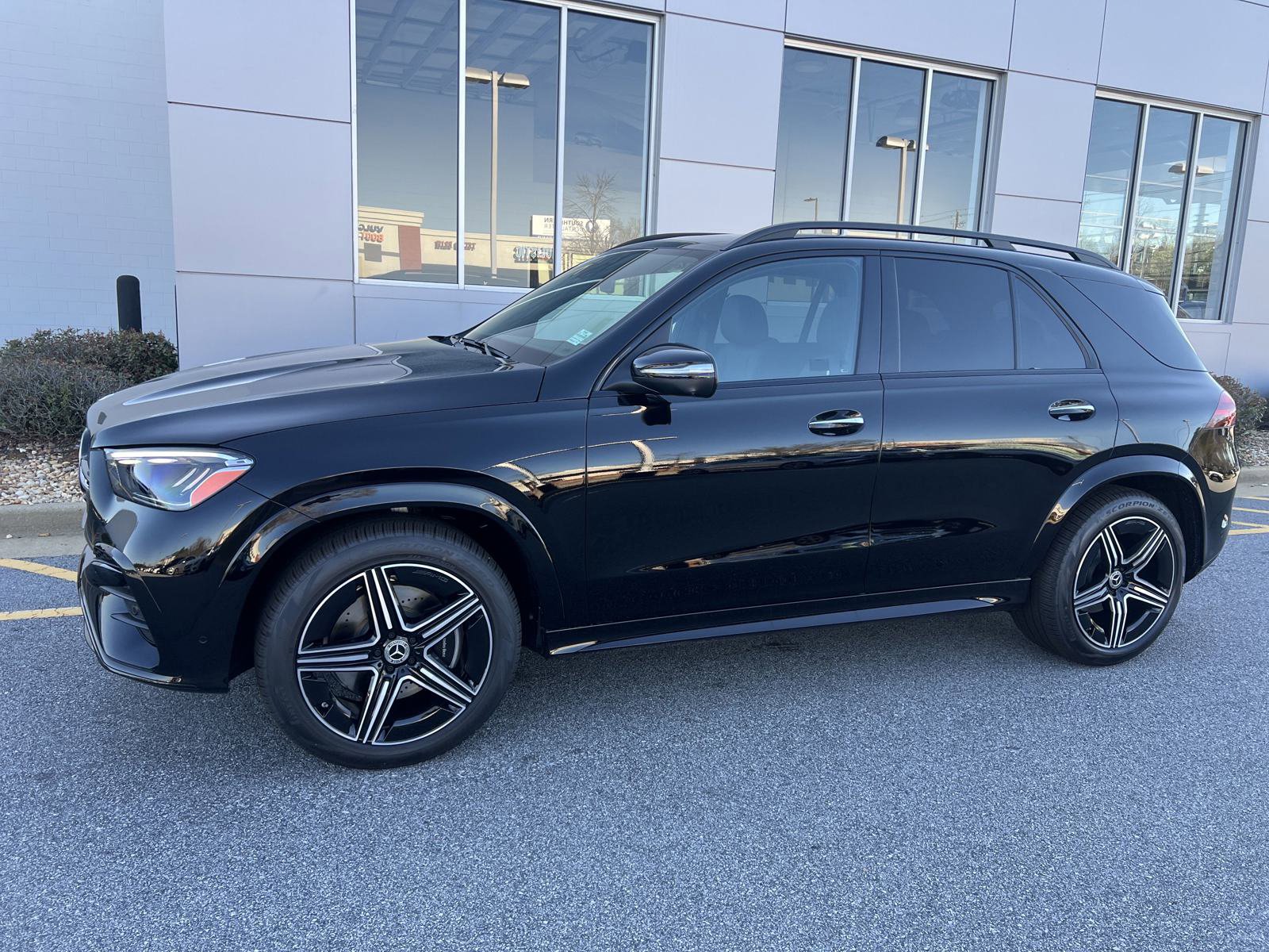2025 Mercedes Benz GLE 350 4MATIC photo 2