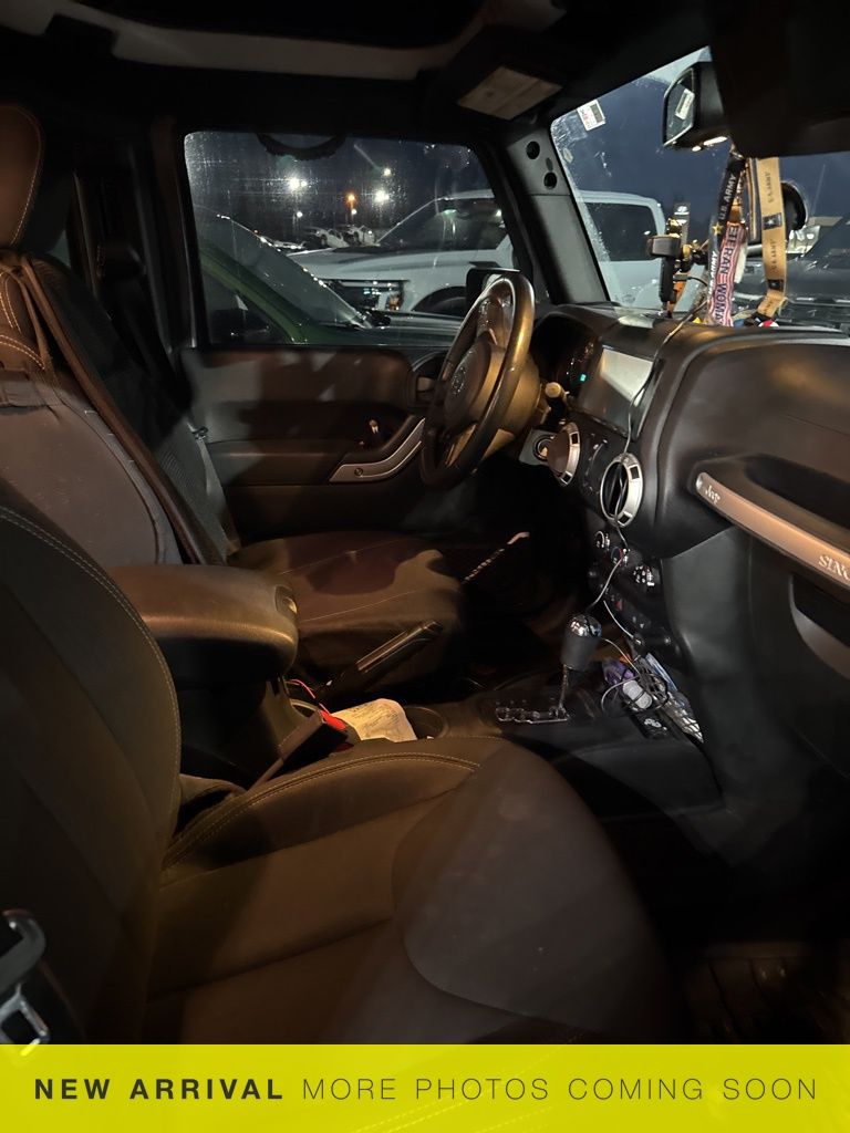 2018 Jeep Wrangler Unlimited Rubicon photo 2