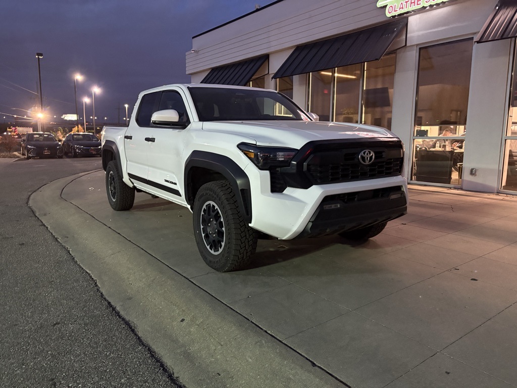 2024 Toyota Tacoma TRD Sport photo 3