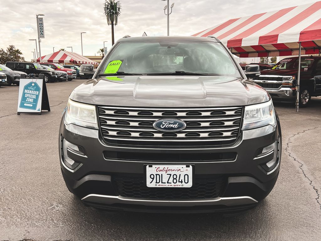 2017 Ford Explorer XLT photo 2
