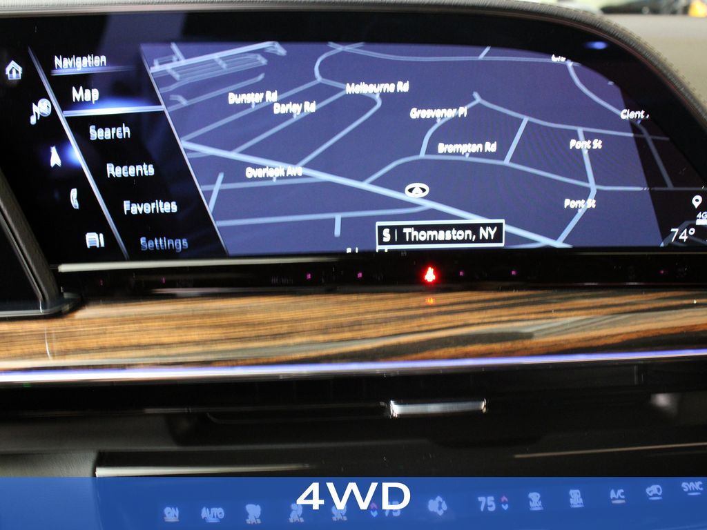 2022 Cadillac Escalade Luxury photo 2