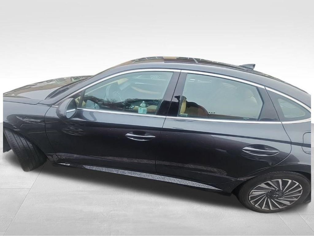2024 Hyundai Sonata Hybrid Limited photo 2