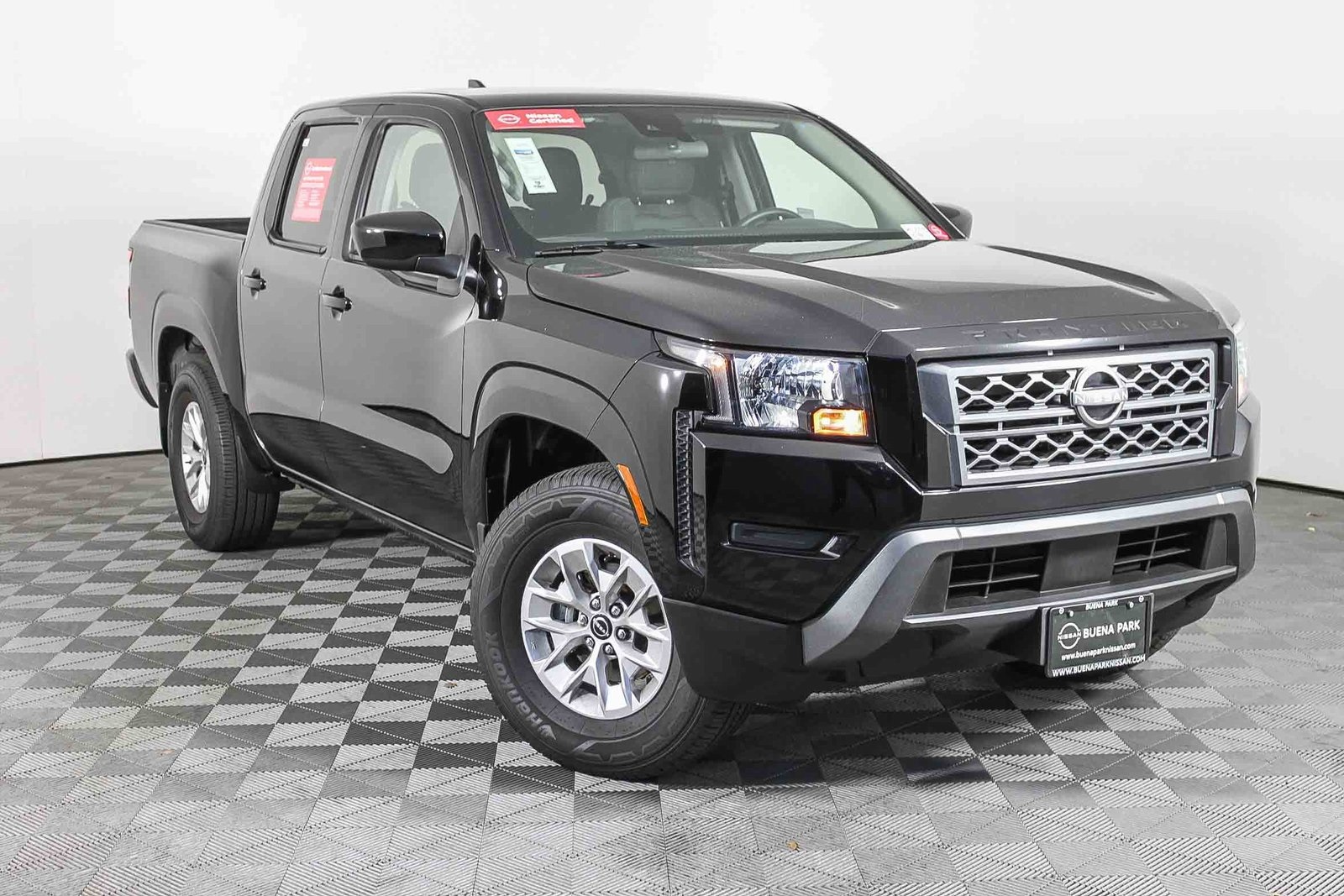 2024 Nissan Frontier SV's photo