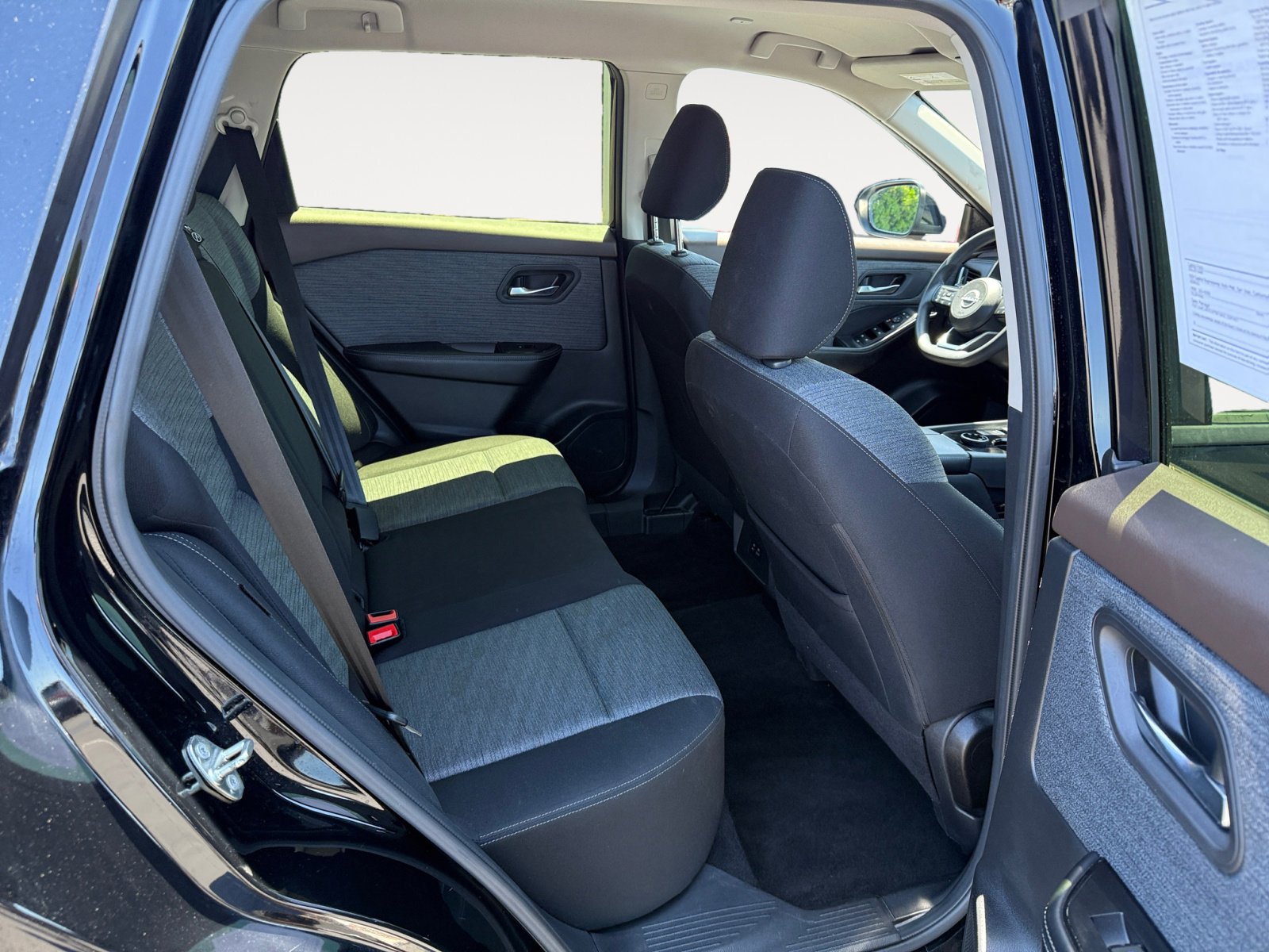 2023 Nissan Rogue SV photo 17