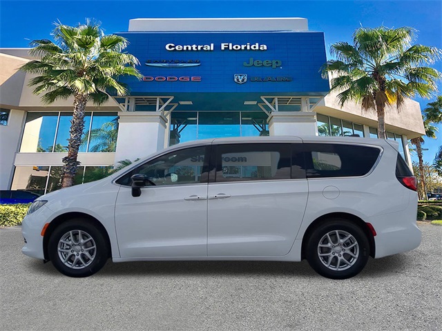 2026 Chrysler Voyager LX photo 6