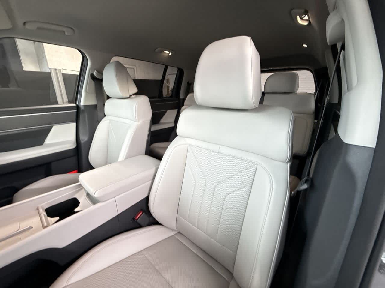 2025 Hyundai Santa Fe SEL photo 12