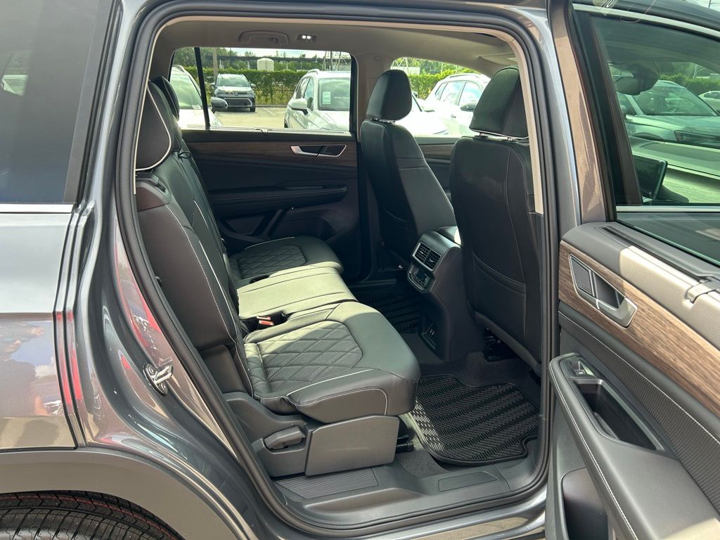 2025 Volkswagen Atlas SEL Premium R-Line photo 35