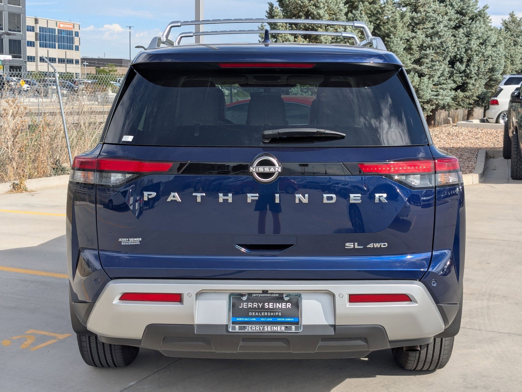 2023 Nissan Pathfinder SL photo 4