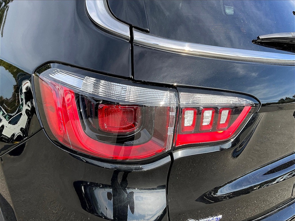2022 Jeep Compass Latitude Lux photo 30