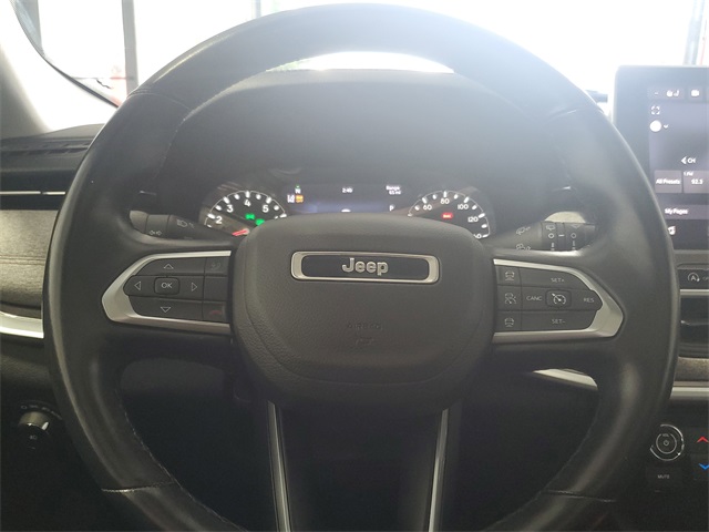 2022 Jeep Compass Latitude Lux photo 11