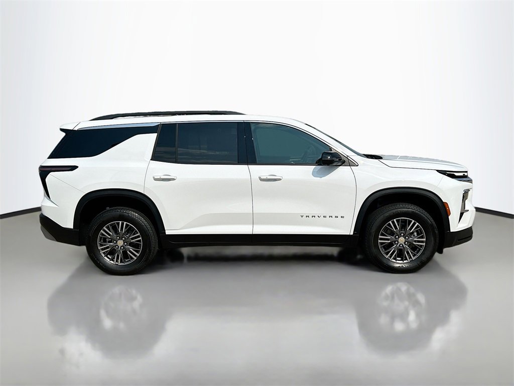 2026 Chevrolet Traverse photo 8