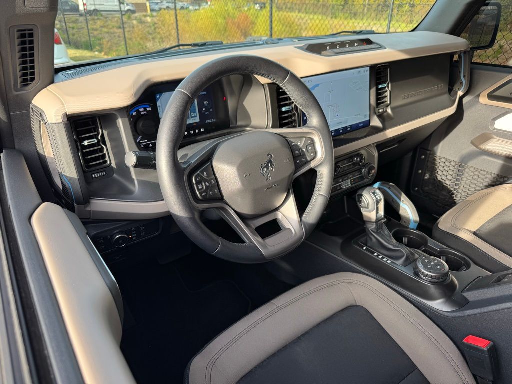 2022 Ford Bronco Wildtrak photo 2