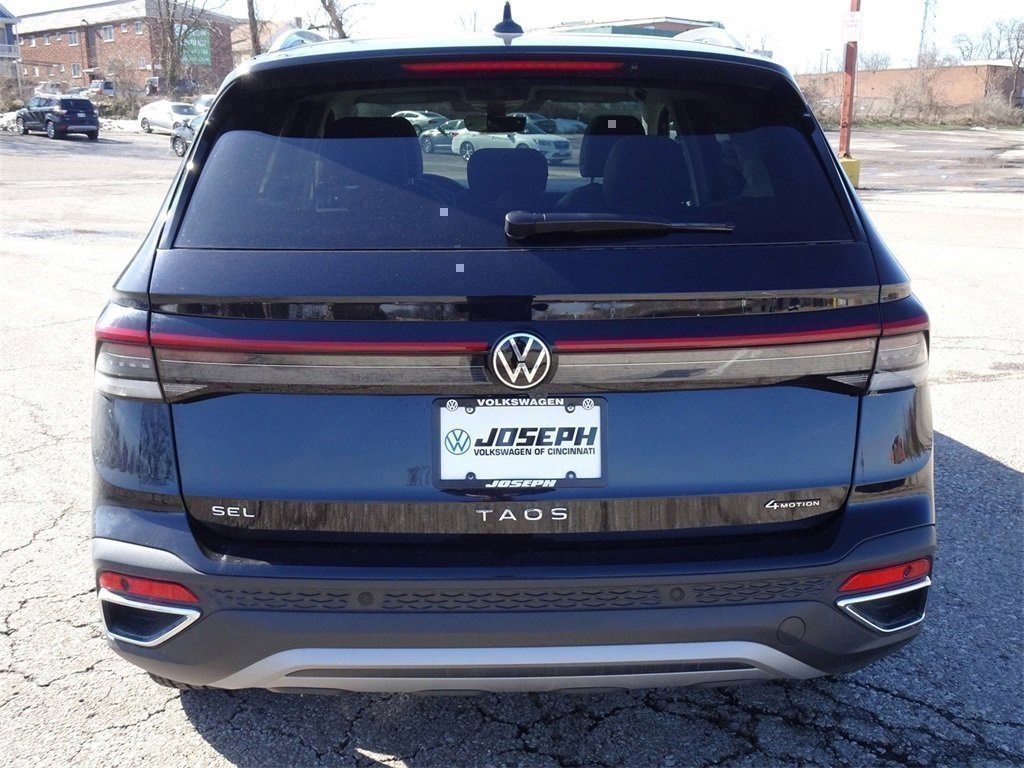 2025 Volkswagen Taos SEL photo 3