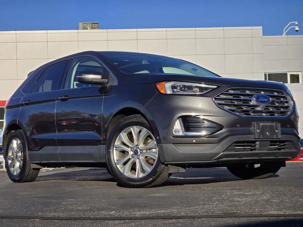 2020 Ford Edge Titanium photo 2
