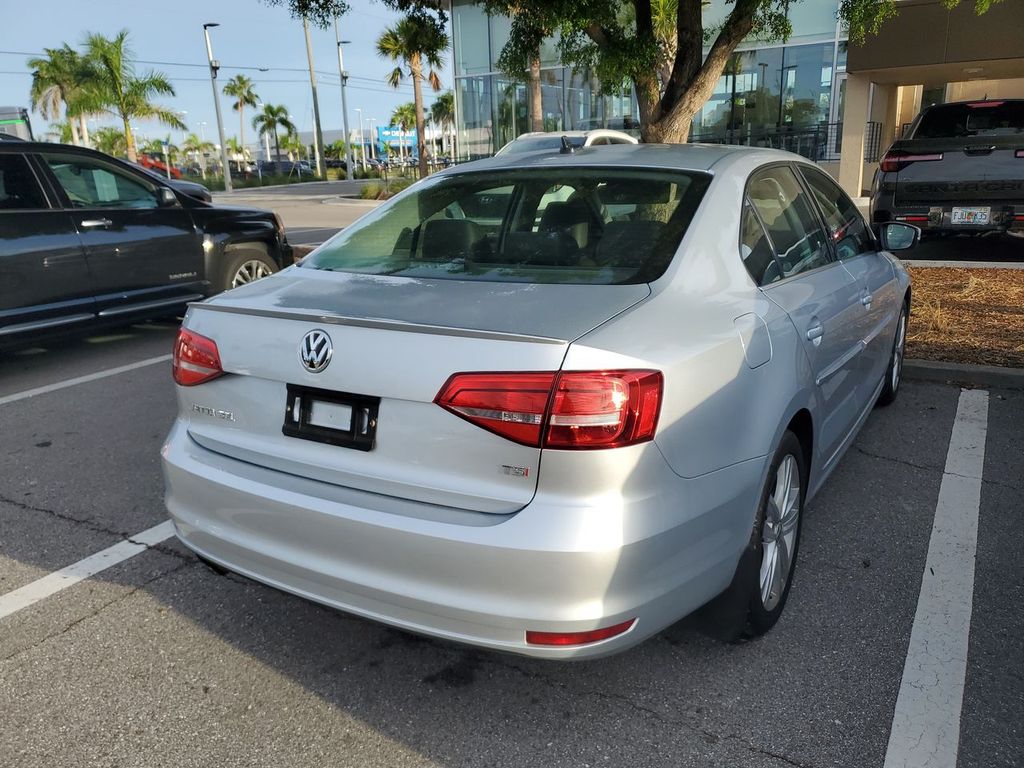 2015 Volkswagen Jetta 1.8T SEL TDI photo 4