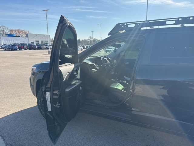 2021 Jeep Cherokee Trailhawk photo 2