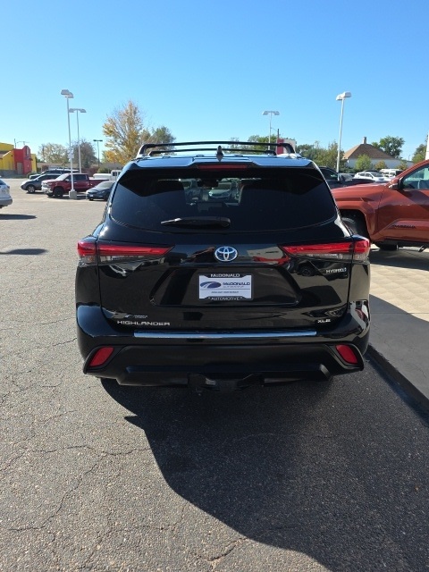 2023 Toyota Highlander Hybrid Bronze Edition photo 4