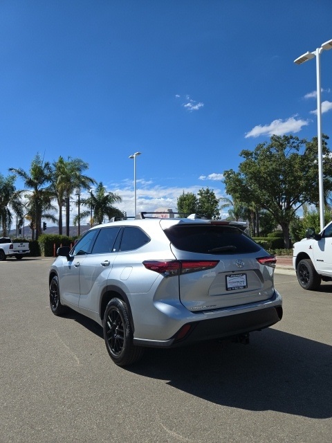 2021 Toyota Highlander L photo 9
