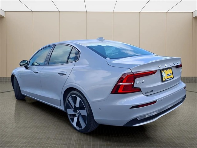 2024 Volvo S60 Recharge T8 Plus photo 3