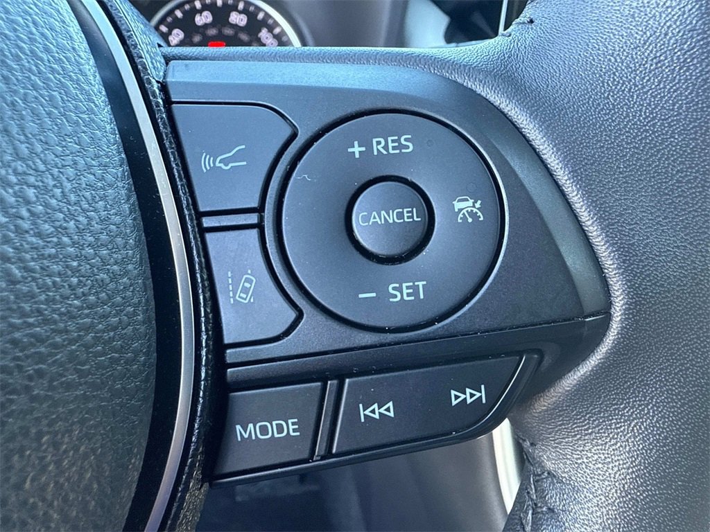 2020 Toyota RAV4 XLE Premium photo 24